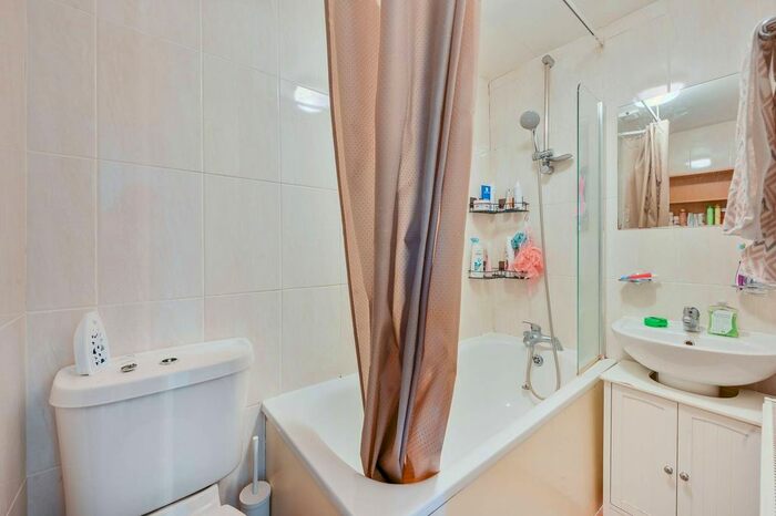 1 Bedroom Flat To Rent In Shepherds Bush, Shepherd's Bush, London, W12