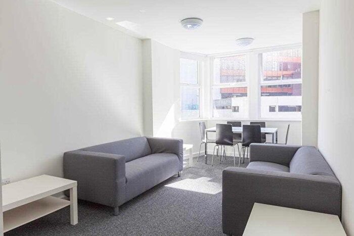 6 Bedroom Apartment To Rent In Holdenhurst Road, Bournemouth, Bournemouth, BH8