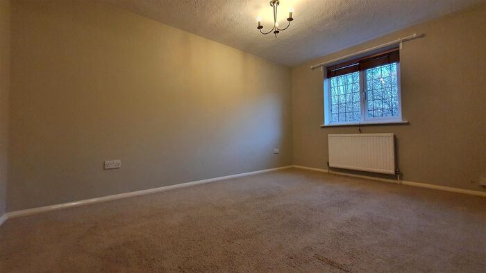 1 Bedroom Flat To Rent In Rockall Court, Langley, Slough SL3