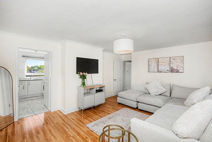 2 Bedroom Flat For Sale In / Inglewood Place, Liberton, Edinburgh, EH16