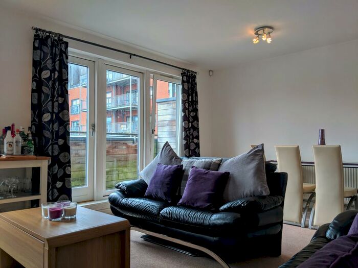 2 Bedroom Apartment To Rent In Cavendish Road, West Didsbury, M20