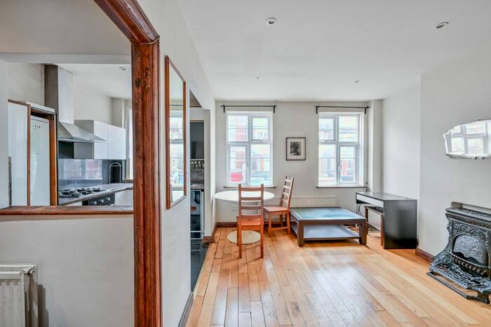 1 Bedroom Flat To Rent In Streatham Green, Streatham, London, SW16