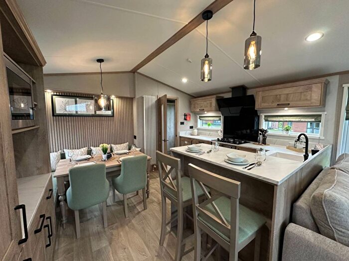 2 Bedroom Mobile/park Home For Sale In Ilfracombe, EX34