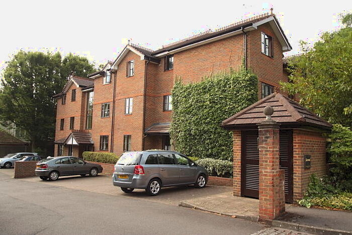 1 Bedroom Flat To Rent In Mount Hermon Road, Woking, GU22