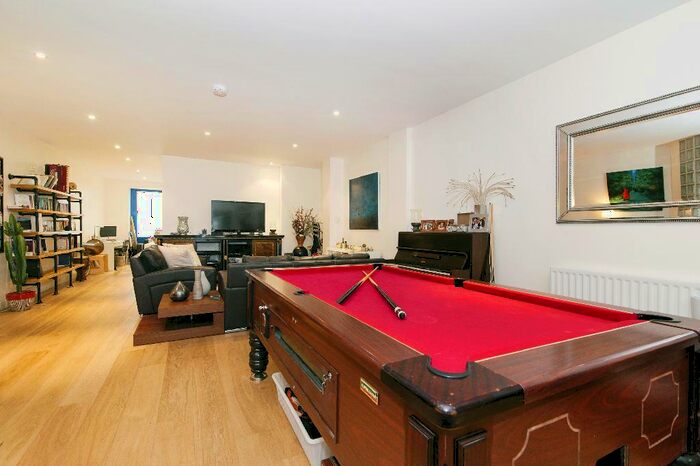 3 Bedroom Apartment To Rent In Calvin Street, Shoreditch, London, E1