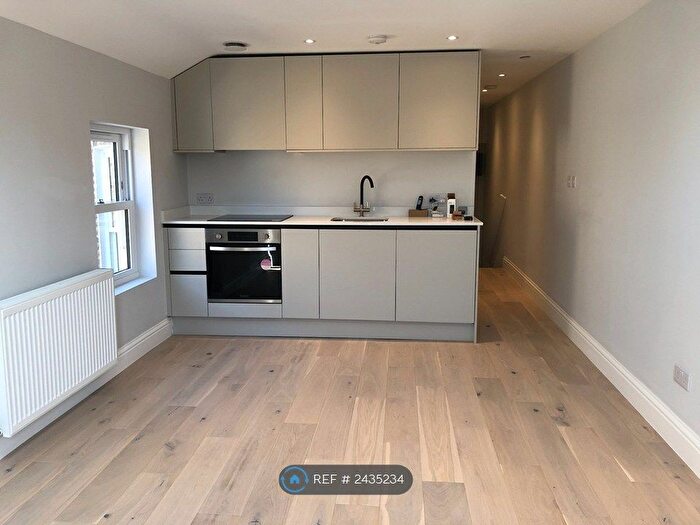 Studio To Rent In Bloemfontein Road, London, W12