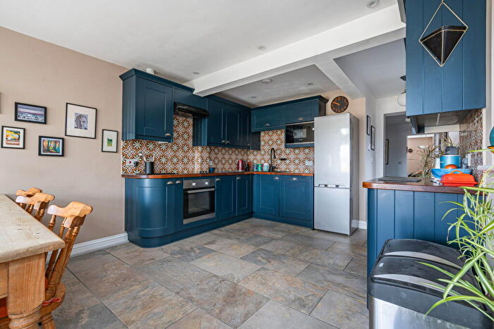 2 Bedroom Semi-Detached House For Sale In Brodie Road, Guildford, GU1