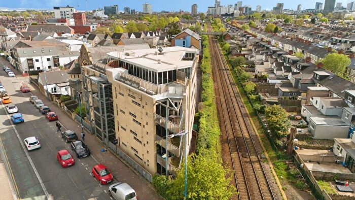 2 Bedroom Flat For Sale In Crwys Road, Cardiff, CF24