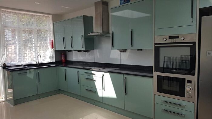 5 Bedroom Terraced House To Rent In Rostella Road, London, SW17