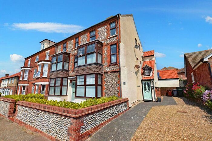 3 Bedroom Apartment For Sale In Cliff Road, Sheringham, NR26
