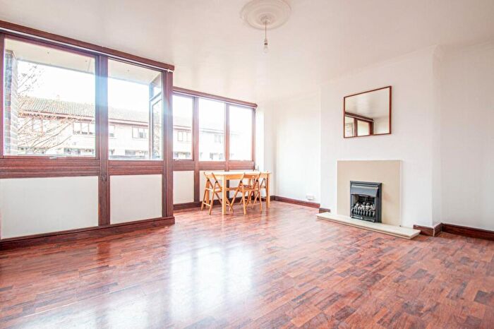 3 Bedroom Maisonette To Rent In Purcell Street, London, N1