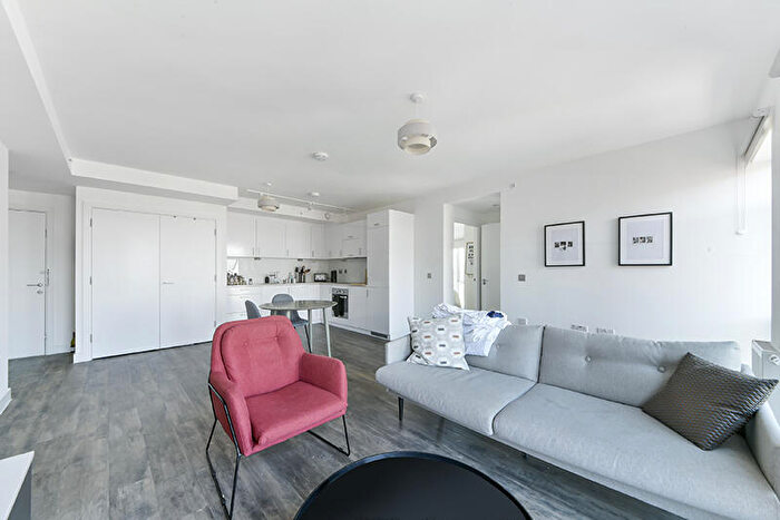 2 Bedroom Apartment To Rent In Millet Place, Pontoon Dock London, E16
