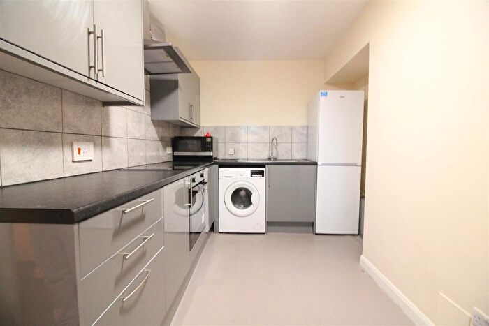 2 Bedroom Flat To Rent In Uxbridge Road, Hayes, UB4