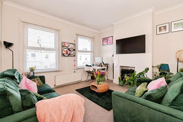 2 Bedroom Maisonette For Sale In South Avenue, Southend-on-Sea, Essex, SS2