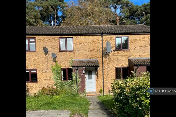 2 Bedroom Terraced House To Rent In Brooklands Road, Crawley, RH11