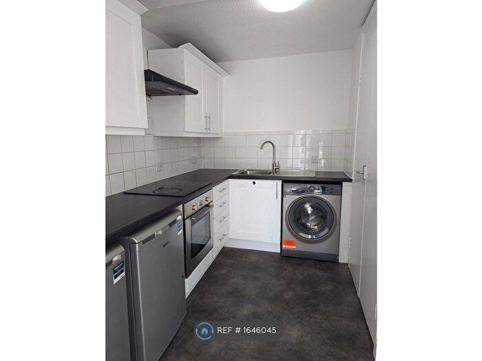 1 Bedroom Flat To Rent In Castile Court, Waltham Cross, EN8