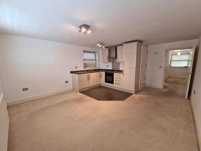 1 Bedroom Flat To Rent In High Street, Cheshunt, Waltham Cross, EN8