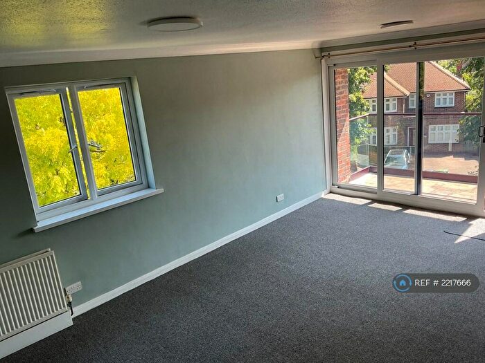 3 Bedroom Flat To Rent In Chestbrook Court, Enfield, EN1
