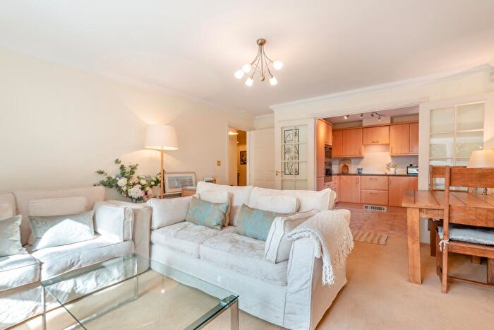 1 Bedroom Flat For Sale In Flat, The Ambassador, London Road, Sunningdale, SL5