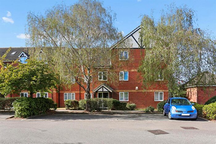2 Bedroom Apartment For Sale In Foxglove Way, Wallington, SM6