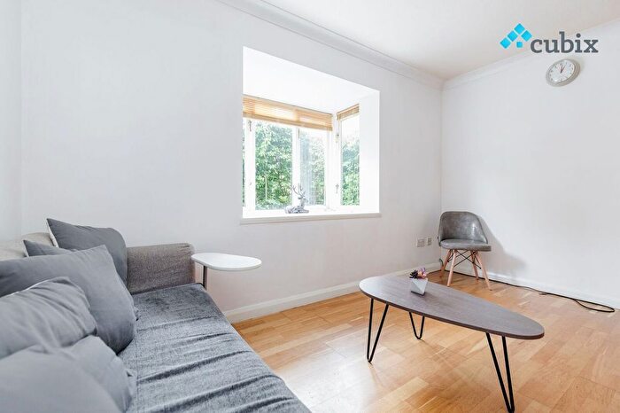 1 Bedroom Terraced House To Rent In Chaucer Drive, London, Elephant And Castle, SE1