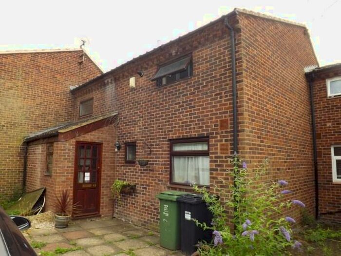 3 Bedroom House To Rent In Haseley Close, Redditch, B98