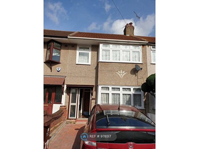 3 Bedroom Terraced House To Rent In Auriel Avenue, Dagenham, RM10