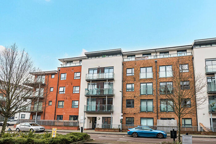 2 Bedroom Apartment For Sale In Birdwood Avenue, London, SE13