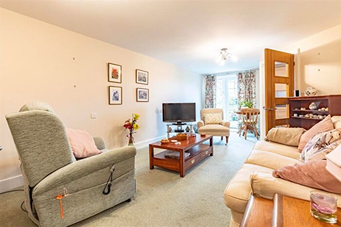 1 Bedroom Flat For Sale In High Street, Epping, CM16