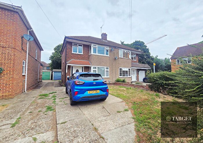 3 Bedroom Semi-Detached House To Rent In Greenall Close, EN8