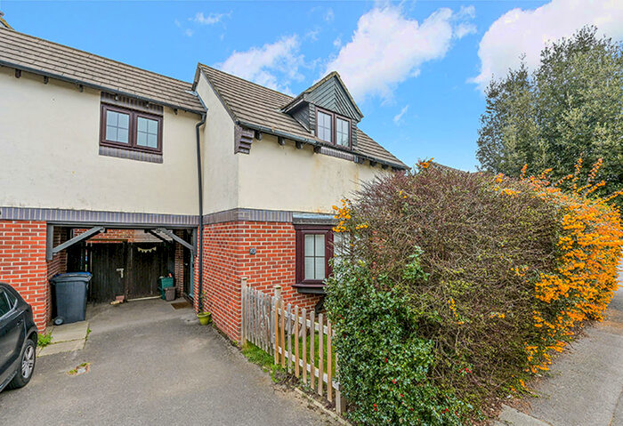 2 Bedroom Semi-Detached House To Rent In Archer Close, Kingston Upon Thames, KT2