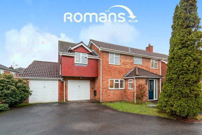 4 Bedroom Detached House To Rent In Hailsham Close, Owlsmoor, GU47