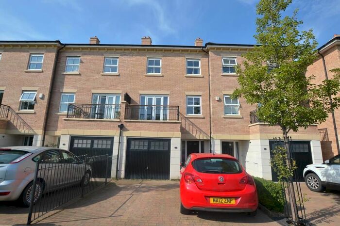 4 Bedroom Town House To Rent In St. Andrews Walk, Newton Kyme LS24