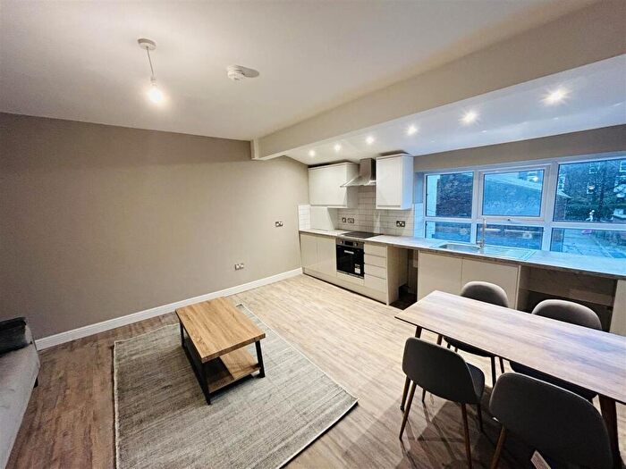 2 Bedroom Apartment To Rent In Hyde Park Villas, Hyde Park, Leeds, LS6