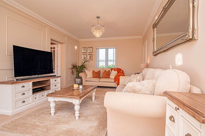 4 Bedroom Detached House For Sale In Oakwood Close, Desborough, Kettering, NN14
