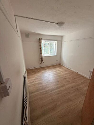 2 Bedroom Flat For Sale In The Woodlands, London, SE19
