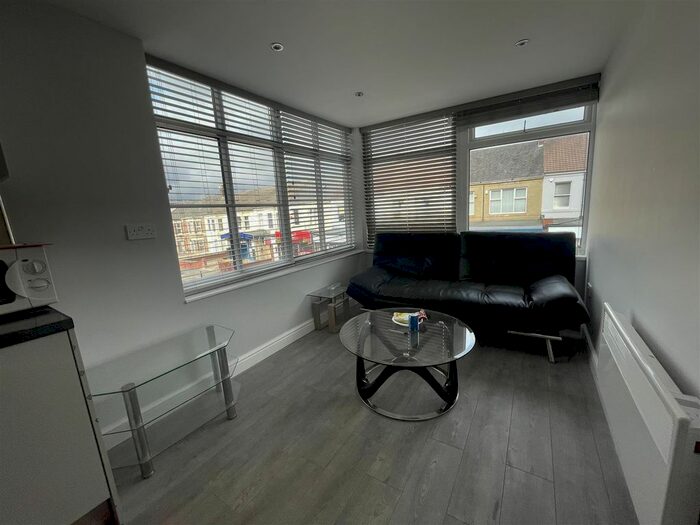 1 Bedroom Flat To Rent In Heaton Road, Heaton, Newcastle Upon Tyne, NE6