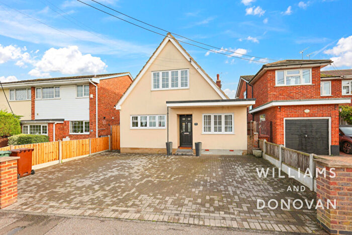 4 Bedroom Chalet For Sale In Kents Hill Road, South Benfleet, SS7