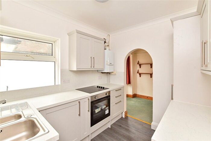 2 Bedroom Flat For Sale In Dover Road, Worthing, West Sussex, BN11