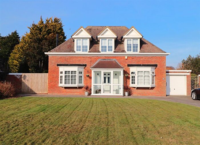 3 Bedroom Chalet For Sale In Elsted Road, Cooden, Bexhill-On-Sea, TN39