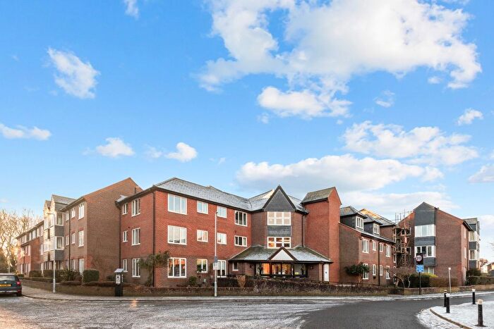 1 Bedroom Flat For Sale In Greyfriars Court, Court Road, Lewes, East Sussex, BN7