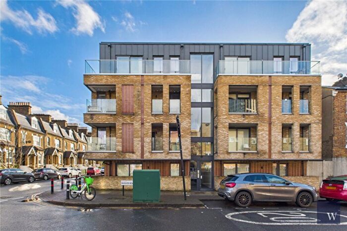 2 Bedroom Penthouse For Sale In Wanless Road, London, SE24