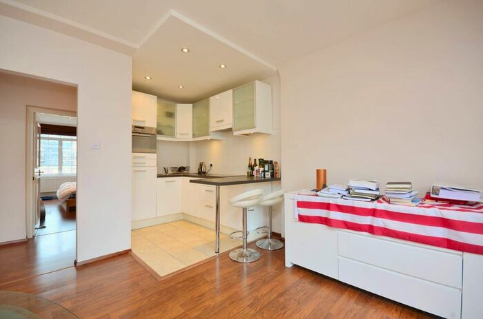 2 Bedroom Flat To Rent In Harrowby Street, Marylebone, London, W1H