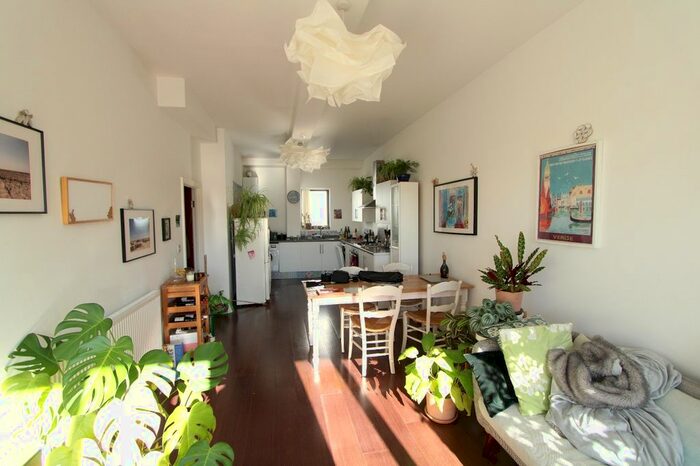 3 Bedroom Flat To Rent In Vyner Street, London, E2