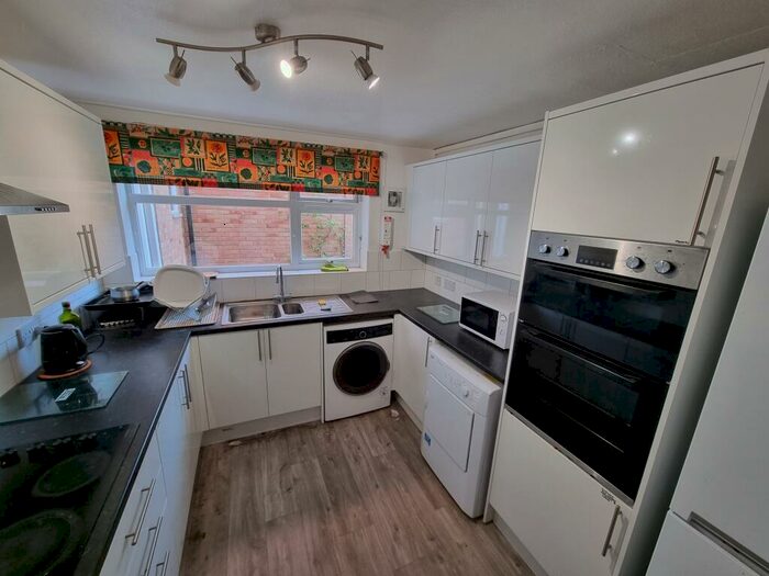 4 Bedroom Apartment To Rent In Flat Milverton Lodge, Leamington Spa, CV32