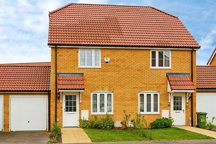 2 Bedroom Semi Detached House For Sale In Hagger Drive, Hawkinge, CT18