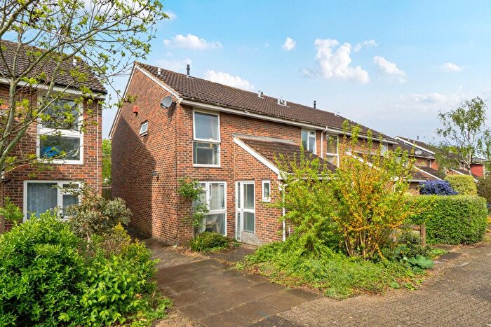 2 Bedroom Detached House For Sale In Aspen Close, Ealing, London, W5