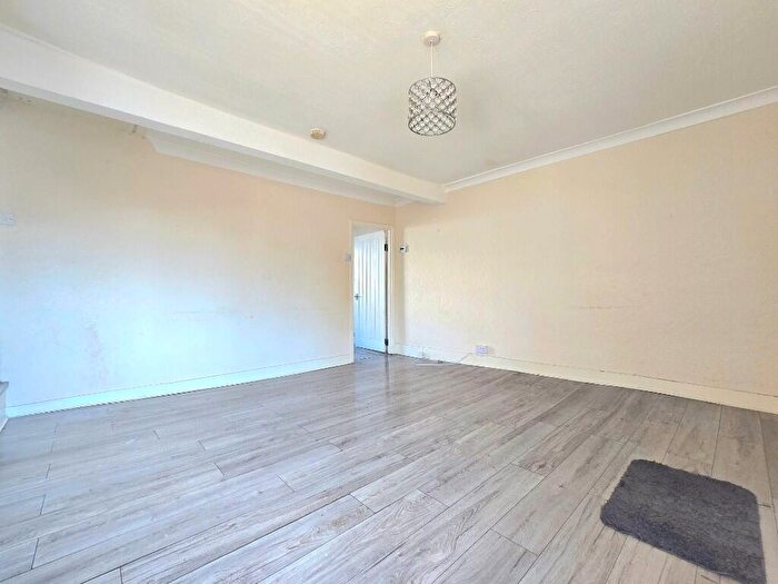 2 Bedroom Apartment To Rent In Whitehorse Road, Croydon, London, CR0