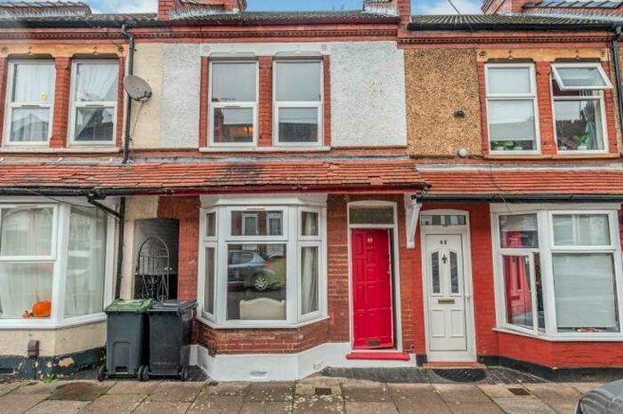 2 Bedroom House To Rent In St. Saviours Crescent, Luton, LU1