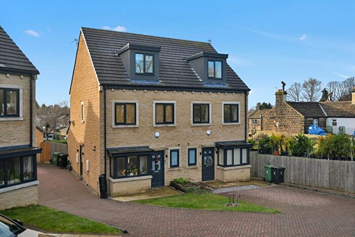 4 Bedroom Semi Detached House For Sale In Clahane Drive, Leeds, LS19